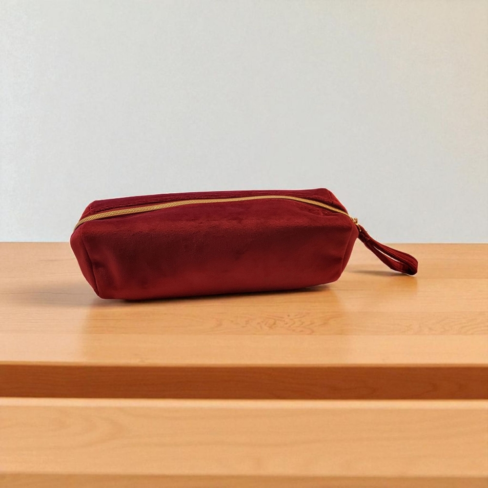 Dolce & Gabbana Luxurious Red Cosmetic Case - Picture 2 of 3